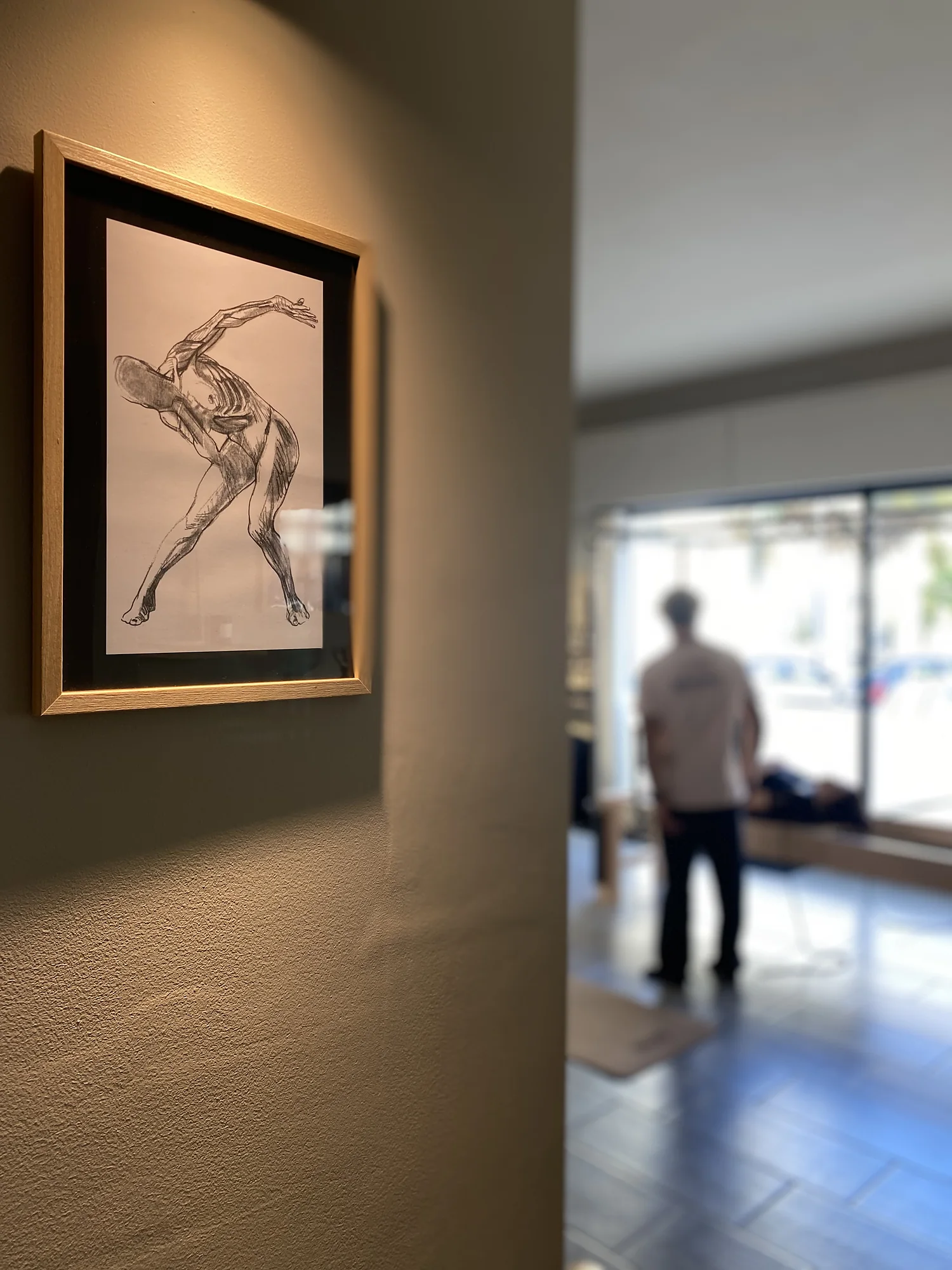 Quadro anatomico nella sala della sede Posturalmente di Via Mameli a Cagliari